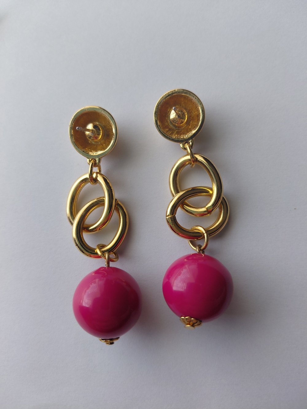 Vintage Bright Pink Bead and Gold Tone Link Dangle Drop 2.5" Earrings - Picture 2 of 5